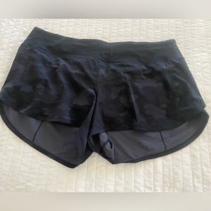 Lululemon Speed Up Mid-rise Lined 4inch shorts (black camo pattern)
